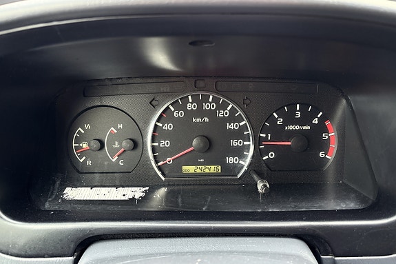 Toyota HiAce 10 of 20