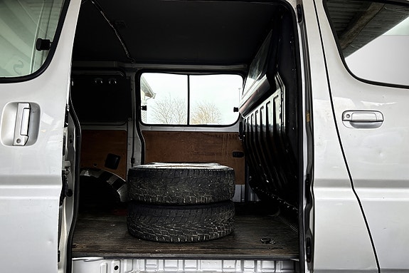 Toyota HiAce 19 of 20