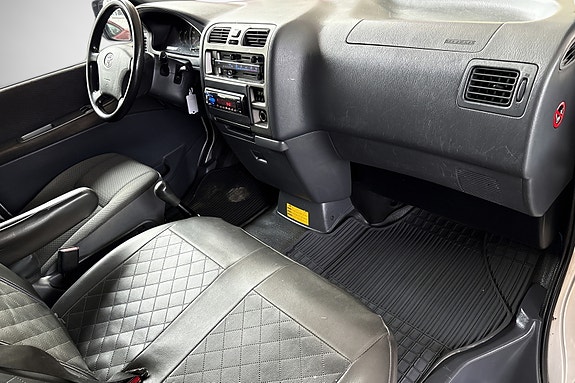 Toyota HiAce 16 of 20