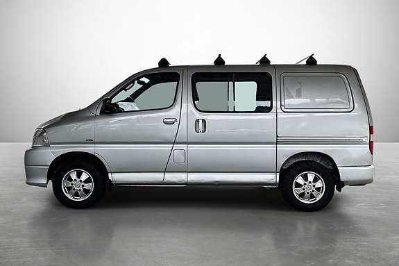 Toyota HiAce 4 of 20