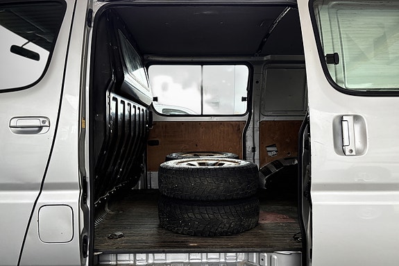 Toyota HiAce 17 of 20