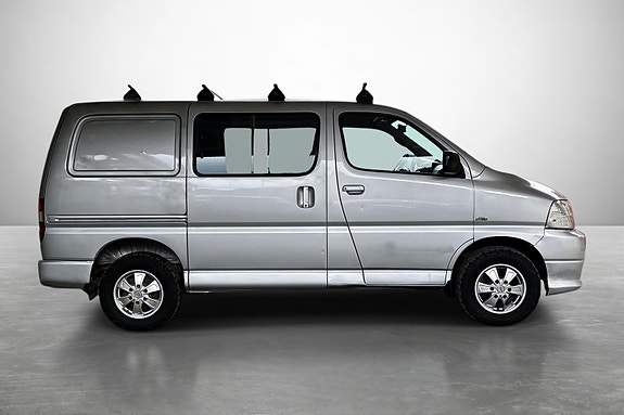 Toyota HiAce 8 of 20