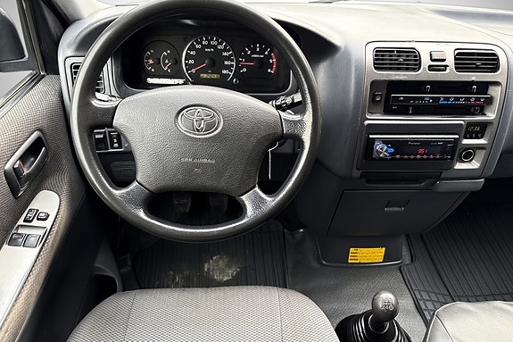 Toyota HiAce 9 of 20