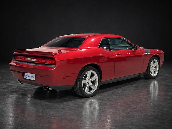Dodge Challenger 13 of 30