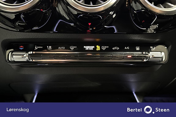 Mercedes-Benz EQA 300 24 of 29