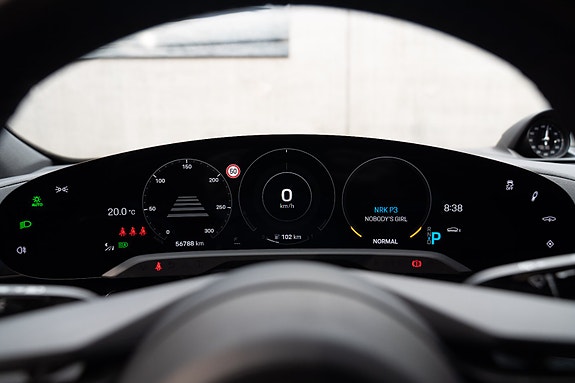Porsche Taycan 16 of 30