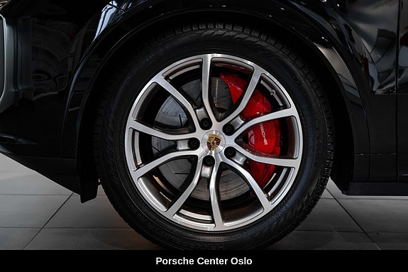 Porsche Cayenne Turbo 6 of 30