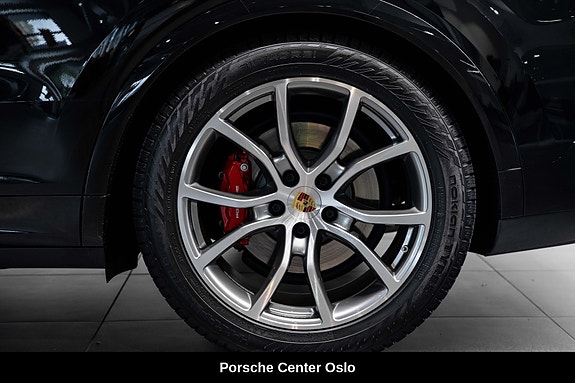 Porsche Cayenne Turbo 7 of 30