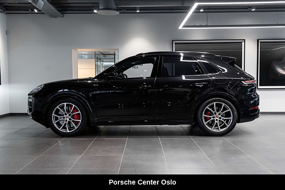 Porsche Cayenne Turbo 5 of 30
