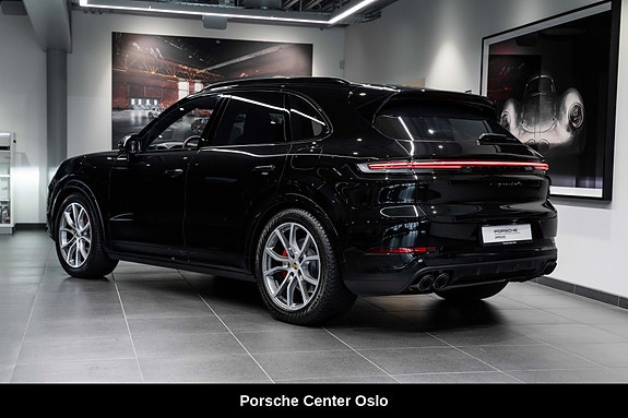 Porsche Cayenne Turbo 4 of 30