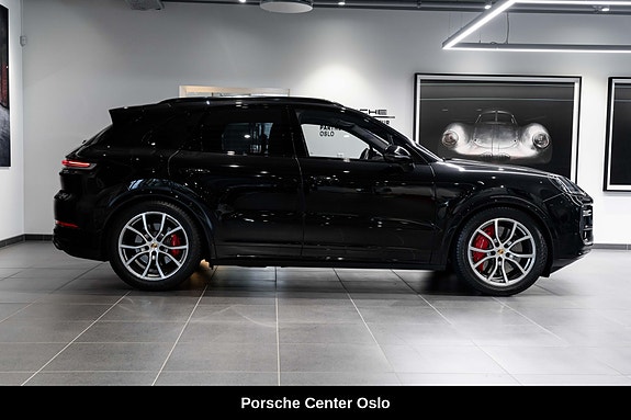 Porsche Cayenne Turbo 10 of 30