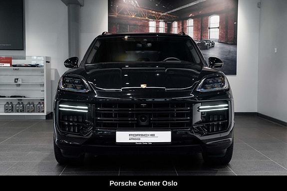 Porsche Cayenne Turbo 13 of 30