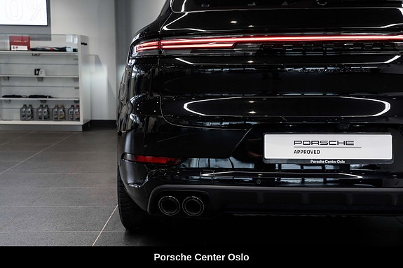 Porsche Cayenne Turbo 9 of 30