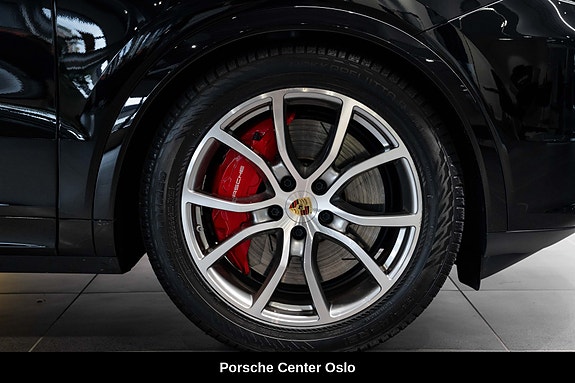 Porsche Cayenne Turbo 12 of 30