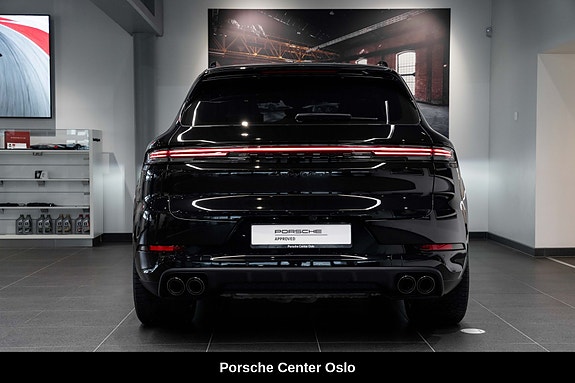 Porsche Cayenne Turbo 8 of 30
