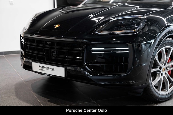 Porsche Cayenne Turbo 2 of 30