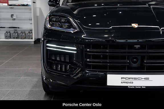 Porsche Cayenne Turbo 14 of 30