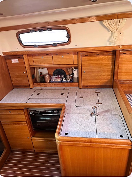 Velholdt Bavaria 37 Owners Version 18 of 30