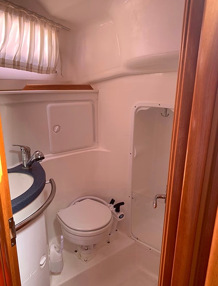 Velholdt Bavaria 37 Owners Version 20 of 30