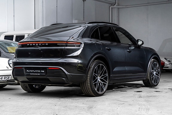 Porsche Macan 9 of 30