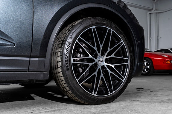 Porsche Macan 15 of 30