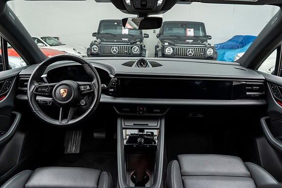 Porsche Macan 19 of 30