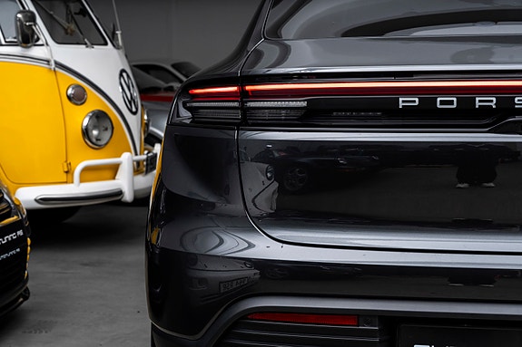 Porsche Macan 12 of 30