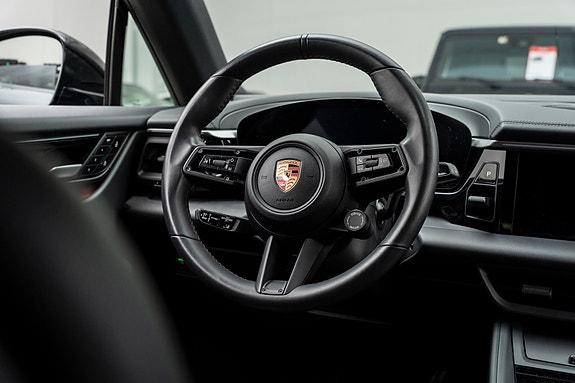 Porsche Macan 23 of 30