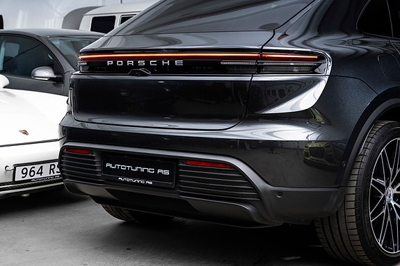 Porsche Macan 10 of 30