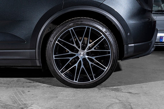 Porsche Macan 8 of 30