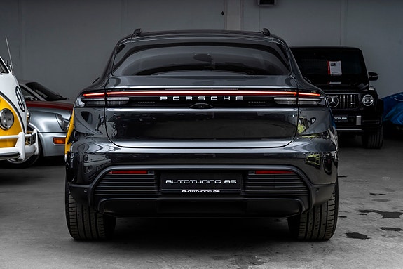 Porsche Macan 11 of 30