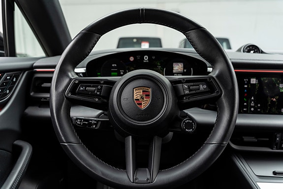 Porsche Macan 24 of 30