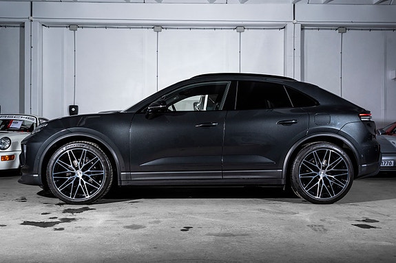 Porsche Macan 6 of 30