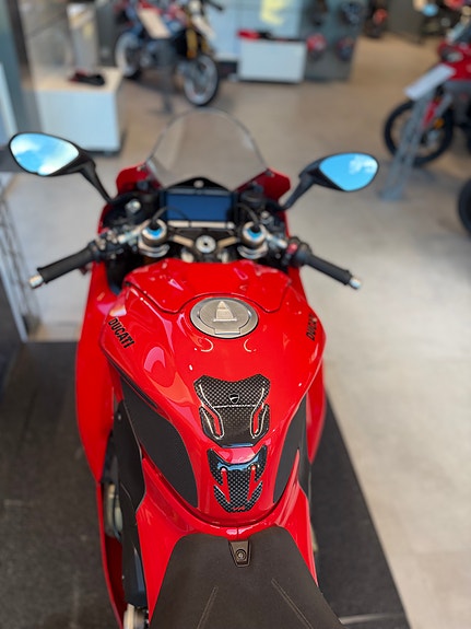 Ducati Panigale V4 S - Akrapovic+++ 7 of 11