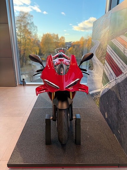 Ducati Panigale V4 S - Akrapovic+++ 11 of 11