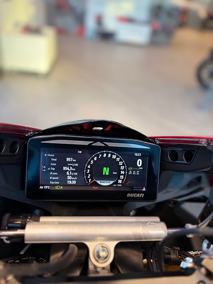 Ducati Panigale V4 S - Akrapovic+++ 8 of 11