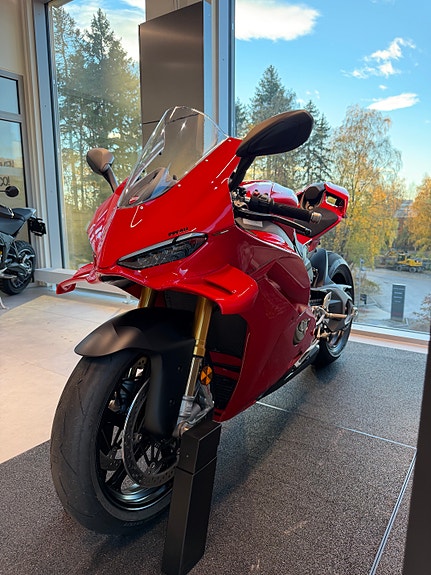 Ducati Panigale V4 S - Akrapovic+++ 10 of 11