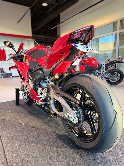Ducati Panigale V4 S - Akrapovic+++ 4 of 11