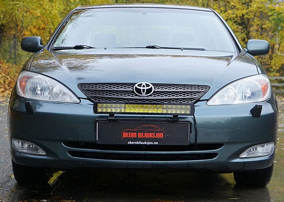 Toyota Camry 20 of 30