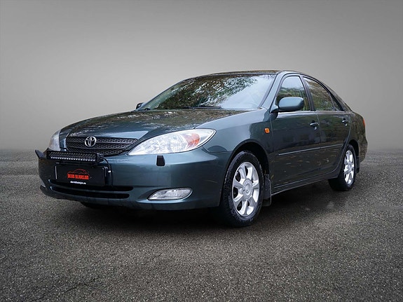 Toyota Camry 5 of 30
