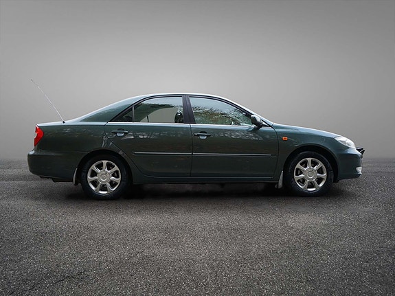 Toyota Camry 10 of 30