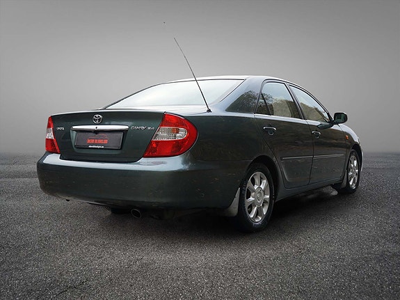 Toyota Camry 9 of 30