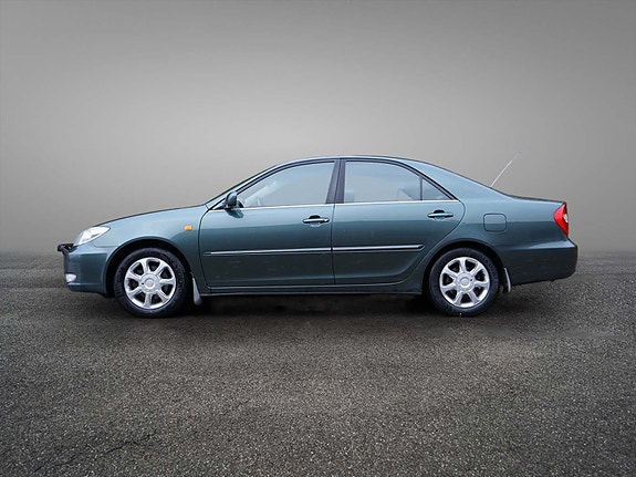 Toyota Camry 6 of 30