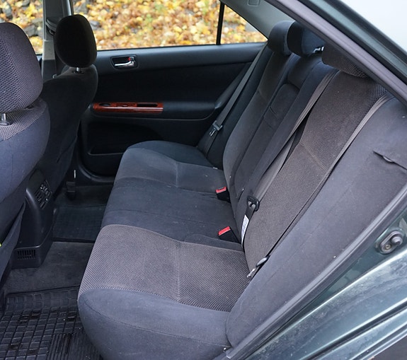 Toyota Camry 24 of 30