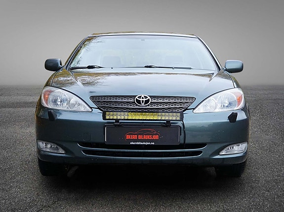 Toyota Camry 2 of 30