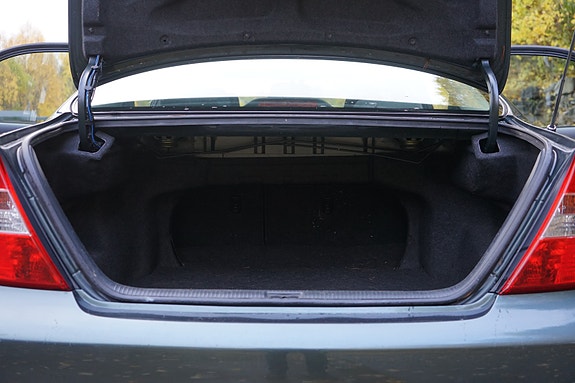 Toyota Camry 30 of 30