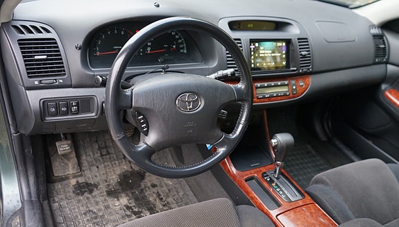 Toyota Camry 21 of 30