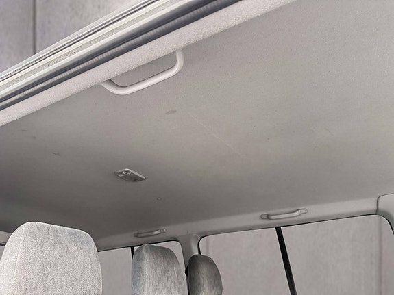 Toyota HiAce 16 of 20