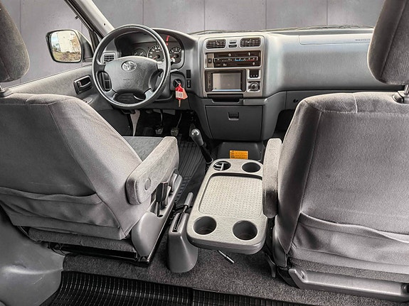 Toyota HiAce 10 of 20