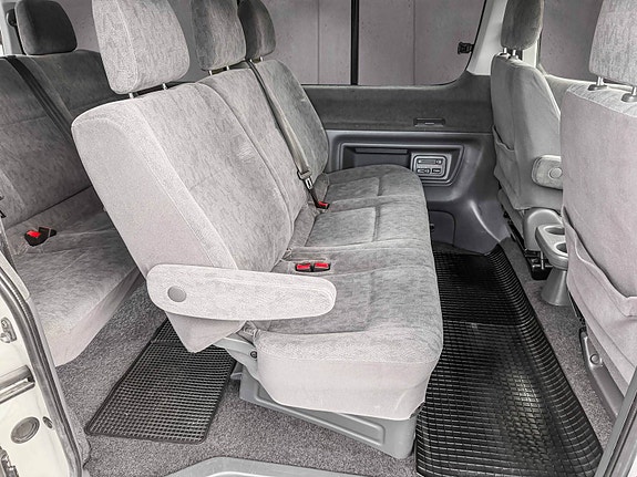 Toyota HiAce 13 of 20